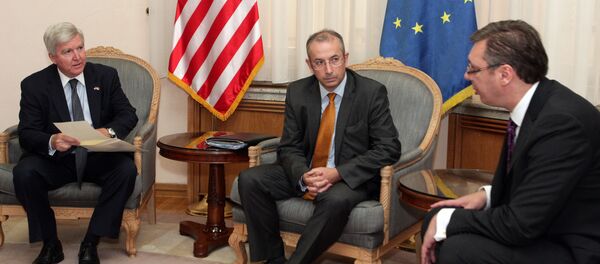 Мајкл Девенпорт, Кајл Скот и Александар Вучић Мајкл Девенпорт, Кајл Скот и Александар Вучић - Sputnik Србија