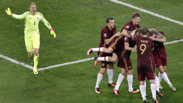 Фудбалери репрезентације Русије након поготка на Европском првенству у фудбалу које се одржава у Француској - Sputnik Србија