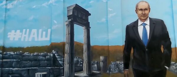 Портрет руског председника Владимира Путина на зиду у Керчу - Sputnik Србија