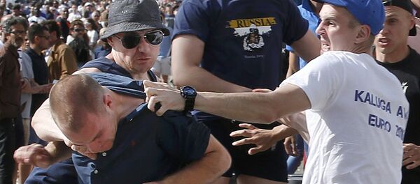 Tuča navijača Rusije i Engleske pre meča u Marseju, Francuska - Sputnik Srbija