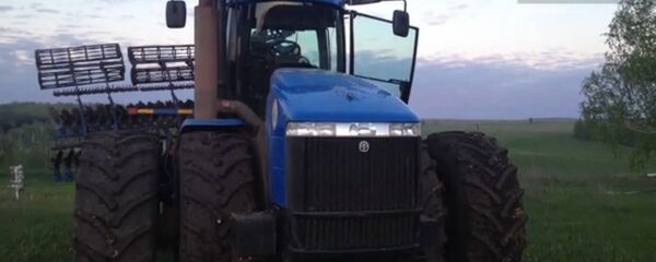 Трактор без возача - Sputnik Србија