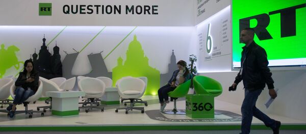 Штанд канала РТ на „Експофоруму“ Петербуршког међународног економског форума Штанд канала РТ на „Експофоруму“ Петербуршког међународног економског форума - Sputnik Србија