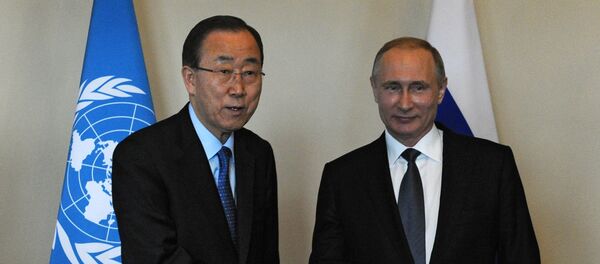 Генерални секретар УН Бан Ки Мун и председник Русије Владимир Путин у Санкт Петербургу Генерални секретар УН Бан Ки Мун и председник Русије Владимир Путин у Санкт Петербургу - Sputnik Србија
