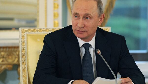 Predsednik Rusije Vladimir Putin na sastanku sa stranim investitorima na Peterburškom međunarodnom ekonomskom forumu - Sputnik Srbija