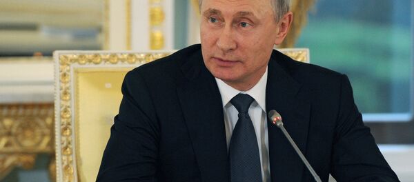 Predsednik Rusije Vladimir Putin na sastanku sa stranim investitorima na Peterburškom međunarodnom ekonomskom forumu - Sputnik Srbija