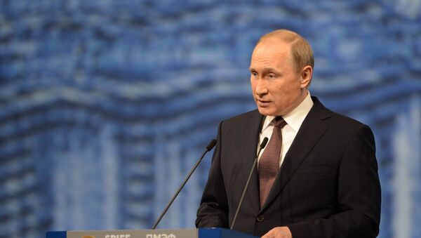 Predsednik Rusije Vladimir Putin drugog dana Peterburškog foruma - Sputnik Srbija