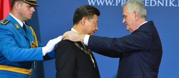 Томислав Николић уручује орден Си Ђинпингу Томислав Николић уручује орден Си Ђинпингу - Sputnik Србија