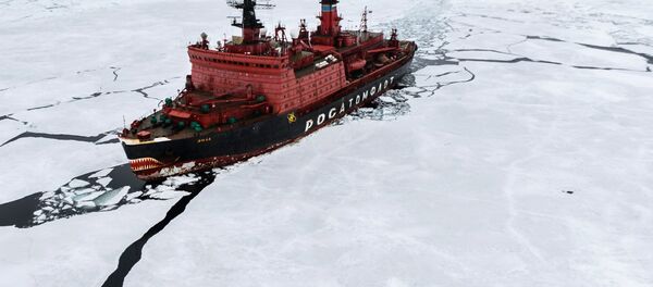 Нуклеарни ледоломац Јамал током истраживања у Карском мору у оквиру највеће светске арктичке експедиције. Нуклеарни ледоломац Јамал током истраживања у Карском мору у оквиру највеће светске арктичке експедиције. - Sputnik Србија