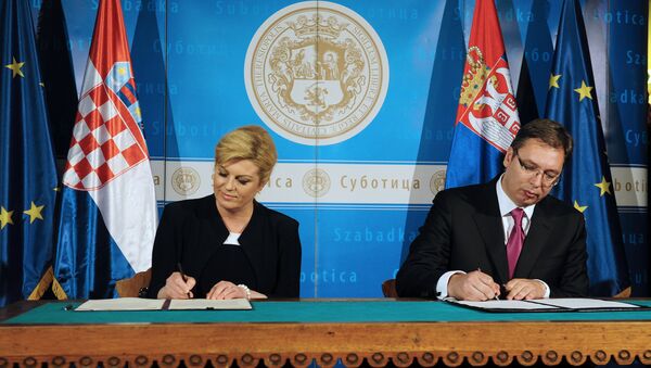 Kolinda Grabar Kitarović i Aleksandar Vučić potpisuju Deklaraciju o unapređenju odnosa i rešavanju otvorenih pitanja Hrvatske i Srbije - Sputnik Srbija