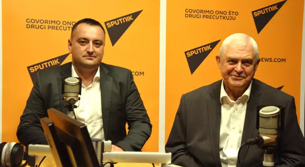 Koodirektori Rusko-srpskog humanitarnog centra u Nišu Bojan Glamočlija i Vjačeslav Vlasenko Koodirektori Rusko-srpskog humanitarnog centra u Nišu Bojan Glamočlija i Vjačeslav Vlasenko - Sputnik Srbija