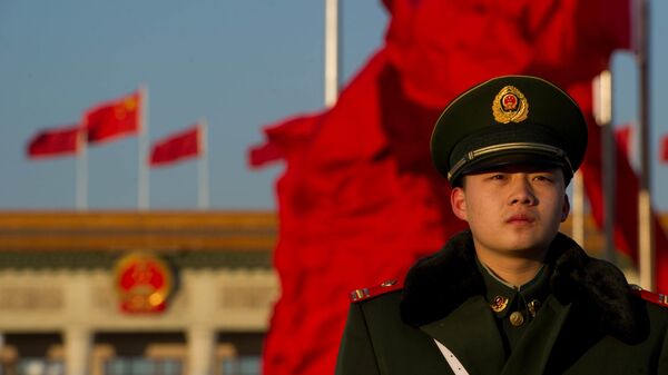 Vojnik ispred  Doma naroda u Pekingu tokom kongresa Komunističke partije Kine - Sputnik Srbija