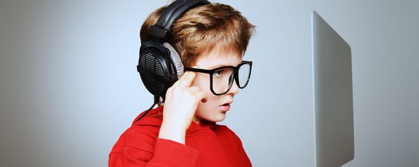 Дете са лаптопом - Sputnik Србија