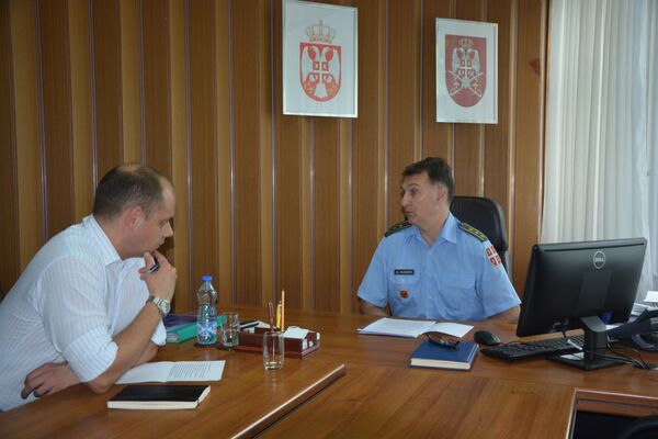 Директор Завода „Мома Станојловић пуковник Деспот Јанковић у разговару са новинаром Спутњика Директор Завода „Мома Станојловић пуковник Деспот Јанковић у разговару са новинаром Спутњика - Sputnik Србија