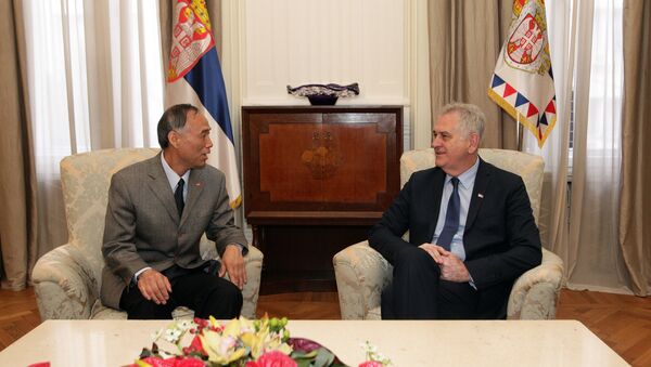 Ambasador Kin u Srbiji Li Macang i predsednik Srbije Tomislav Nikolić - Sputnik Srbija