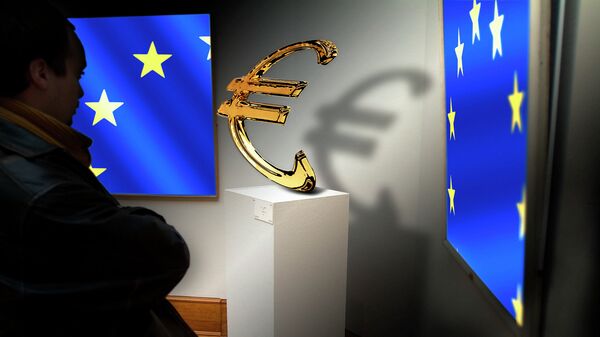 Zastava EU i logo evra - Sputnik Srbija