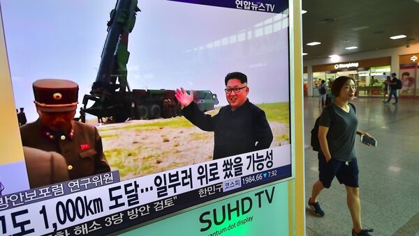 Телевизијски пренос лансирања балистичке ракете у Северној Кореји којем је присуствовао Ким Џонг Ун - Sputnik Србија