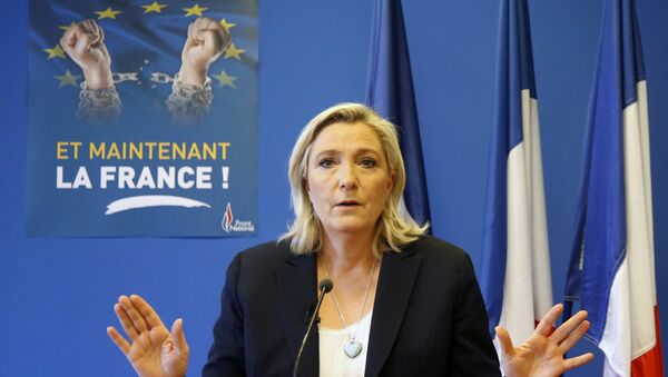 arine Le Pen, lider Nacionalnog fronta, političke partije Francuske govori na konf. posle bregzita - Sputnik Srbija