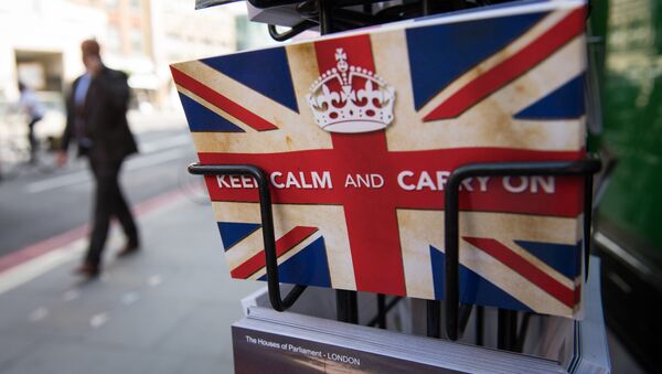 Разгледница из Другог светског рата са британским слоганом Буди смирен и настави даље у Лондону. Британија је гласала за излазак из Европске уније, потврдила је данас Изборна комисија Велике Британије. - Sputnik Србија