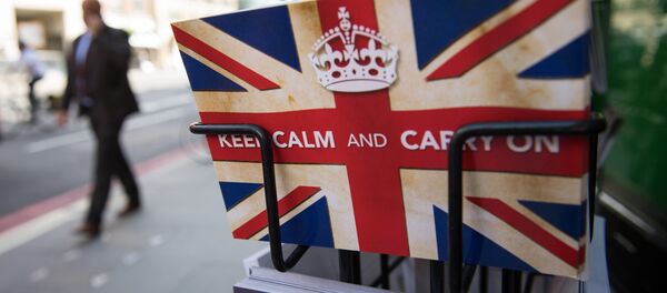 Razglednica iz Drugog svetskog rata sa britanskim sloganom Budi smiren i nastavi dalje u Londonu. Britanija je glasala za izlazak iz Evropske unije, potvrdila je danas Izborna komisija Velike Britanije. Razglednica iz Drugog svetskog rata sa britanskim sloganom Budi smiren i nastavi dalje u Londonu. Britanija je glasala za izlazak iz Evropske unije, potvrdila je danas Izborna komisija Velike Britanije. - Sputnik Srbija