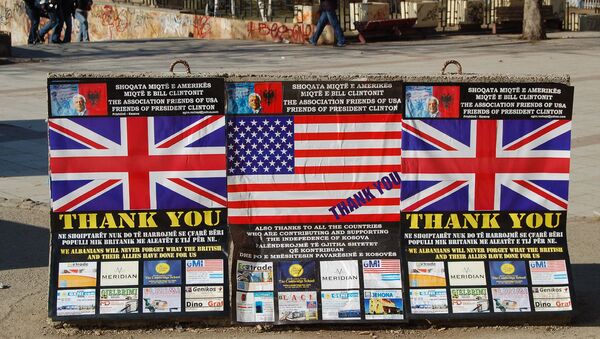 Bilbord zahvalnosti SAD i Velikoj Britaniji na Kosovu - Sputnik Srbija