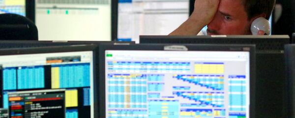 Реакција радника британске брокерске компаније на стање на Европској берзи дан након референдума о изласку Велике Британије из ЕУ Реакција радника британске брокерске компаније на стање на Европској берзи дан након референдума о изласку Велике Британије из ЕУ - Sputnik Србија