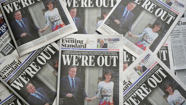 Naslovne stranice novina u Londonu dan nakon referenduma o izlasku Velike Britanije iz EU - Sputnik Srbija