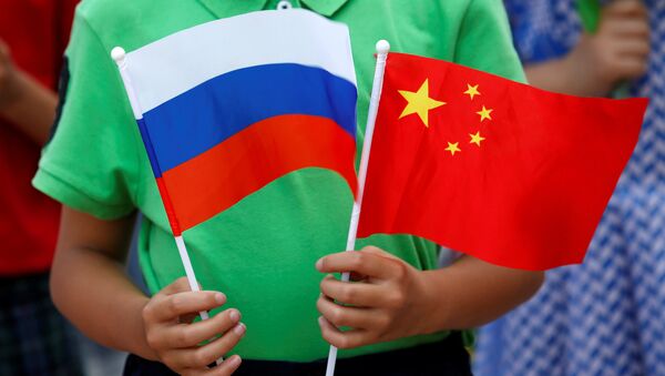 Zastave Rusije i Kine - Sputnik Srbija