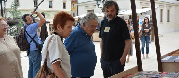 Bivši predsednik Urugvaja Hose Muhika u društvu slavnog reditelja Emira Kusturice u Andrićgradu - Sputnik Srbija