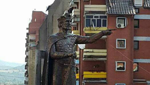 Споменик Кнезу Лазару подигнут у центру Косовске Митровице - Sputnik Србија