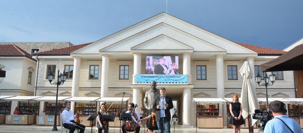 Vladimir Kecmanović na otvaranju Sajma knjiga u Andrićgradu. - Sputnik Srbija