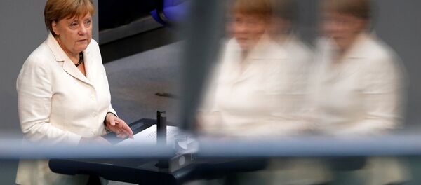 Kancelarka Angela Merkel obraća se poslanicima u Bundestagu. - Sputnik Srbija