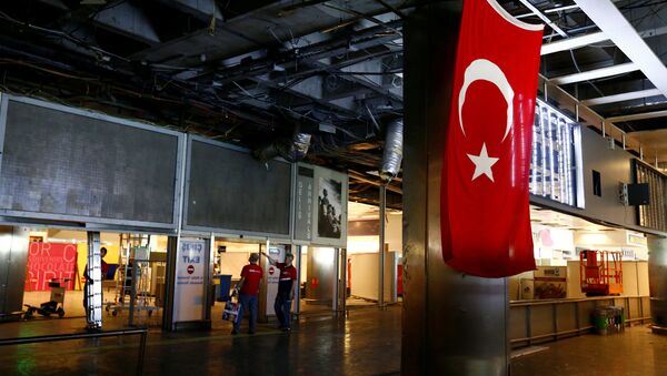 Аеродром Ататурк у Истанбулу после терористичког напада 29. јуна 2016. године - Sputnik Србија