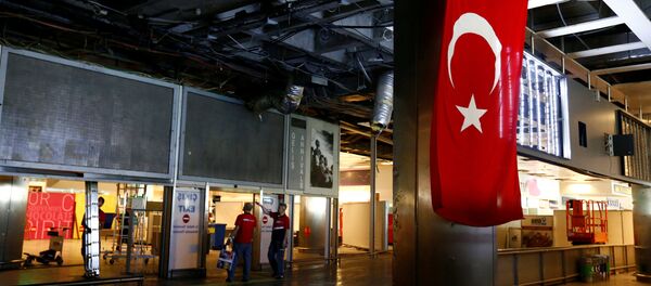 Aerodrom Ataturk u Istanbulu posle terorističkog napada 29. juna 2016. godine - Sputnik Srbija