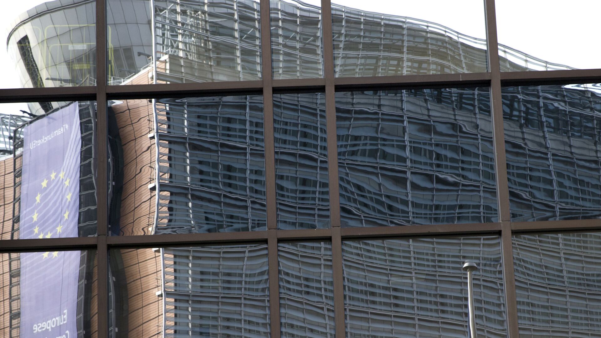 Одраз седишта ЕУ огледа се у згради Савета ЕУ у Бриселу - Sputnik Србија, 1920, 25.06.2021