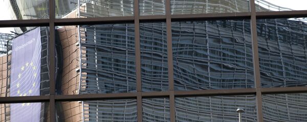 Одраз седишта ЕУ огледа се у згради Савета ЕУ у Бриселу Одраз седишта ЕУ огледа се у згради Савета ЕУ у Бриселу - Sputnik Србија