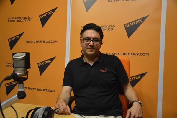 Književnik Nemanja Rotar, autor romansirane biografije pesnika Miroslava Antića Sutradan posle detinjstva Književnik Nemanja Rotar, autor romansirane biografije pesnika Miroslava Antića Sutradan posle detinjstva - Sputnik Srbija