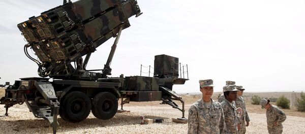 Američki vojnici poret raketnog sistema Patriot u turskoj vojnoj bazi u Gaziantepu. Američki vojnici poret raketnog sistema Patriot u turskoj vojnoj bazi u Gaziantepu. - Sputnik Srbija