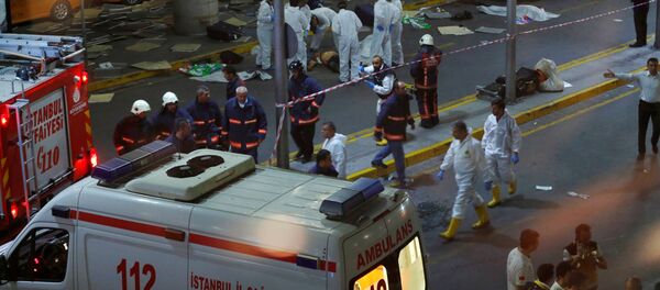 Форензичари врше истрагу на аеродрому кемал паша Ататурк у Истанбулу Форензичари врше истрагу на аеродрому кемал паша Ататурк у Истанбулу - Sputnik Србија