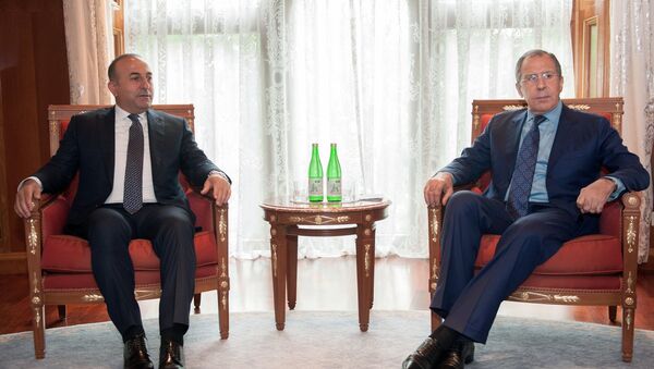 Руски министар иностраних послова Сергеј Лавров (десно) и његов турски колега Мевлут Чавушоглу - Sputnik Србија