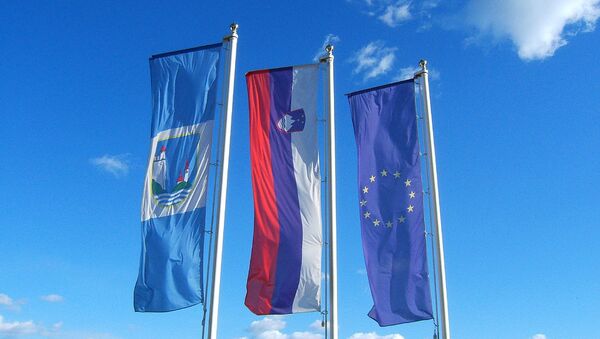 Zastave Slovenije i EU - Sputnik Srbija