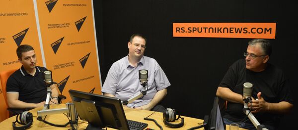 Гости су Милан Игрутиновић и Стеван Гајић са Института за европске студије, као и Александар Фатић, професор Факултета за медије и комуникације. - Sputnik Србија
