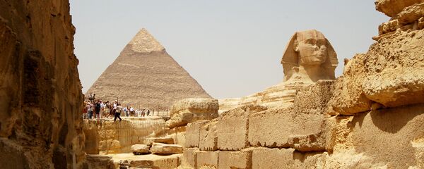 Кеопсова пирамида и Сфинга у Египту Кеопсова пирамида и Сфинга у Египту - Sputnik Србија