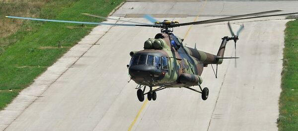 Ruski helikopter Mi-17 na aerodromu u Batajnici - Sputnik Srbija