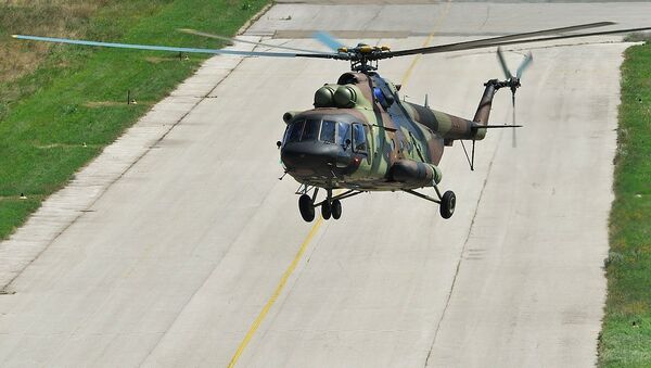 Руски хеликоптер Ми-17 на аеродрому у Батајници - Sputnik Србија