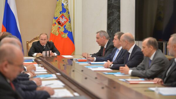 Владимир Путин на седници Комисије за војно-техничку сарадњу - Sputnik Србија