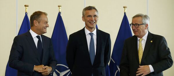 Доналд Туск, Јенс Столтенберг и Жан-Клод Јункер Доналд Туск, Јенс Столтенберг и Жан-Клод Јункер - Sputnik Србија