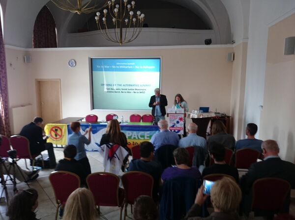 Активисти организације „Пис“ противе се ратнохушкачкој реторици НАТО-а Активисти организације „Пис“ противе се ратнохушкачкој реторици НАТО-а - Sputnik Србија