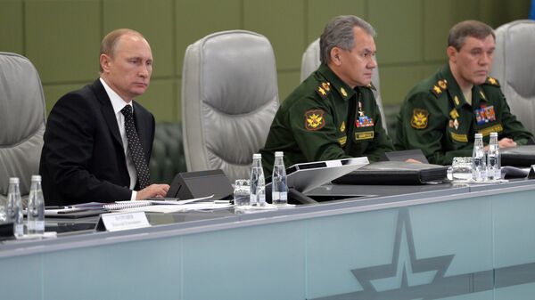 Vladimir Putin, Sergej Šojgu i Valerij Gerasimov u Nacionalnom centru za odbranu Rusije - Sputnik Srbija