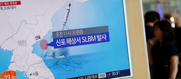 Јужнокорејски медији извештавају о лансирању севернокорејске балистичке ракете Јужнокорејски медији извештавају о лансирању севернокорејске балистичке ракете - Sputnik Србија