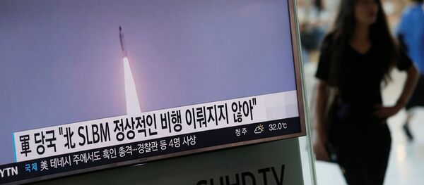 Јужнокорејски медији извештавају о лансирању севернокорејске балистичке ракете Јужнокорејски медији извештавају о лансирању севернокорејске балистичке ракете - Sputnik Србија